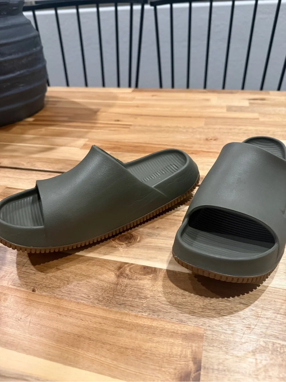 Mens Nike Calm 2.0 slides army green